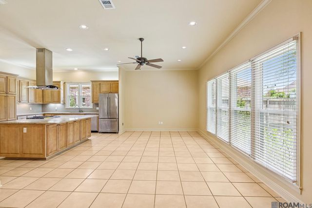 17847 Pecan Shadows Dr, Baton Rouge, LA 70810
