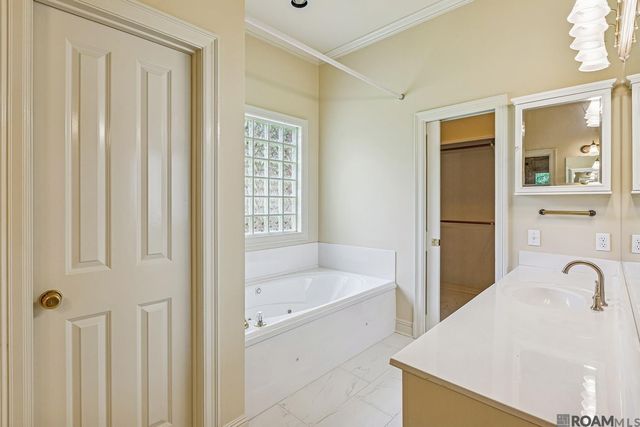 17847 Pecan Shadows Dr, Baton Rouge, LA 70810
