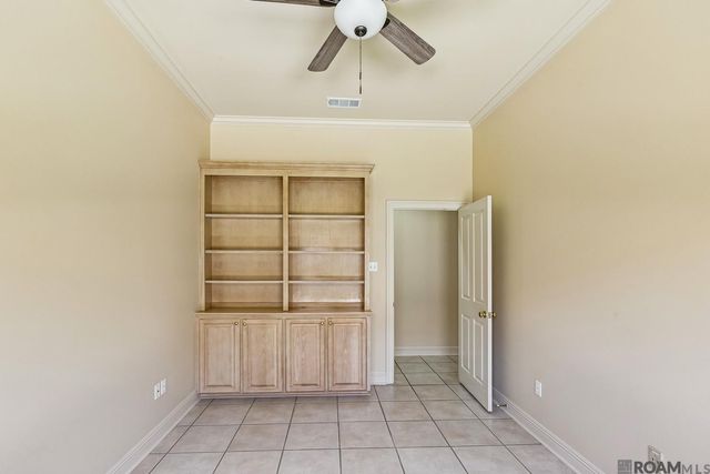 17847 Pecan Shadows Dr, Baton Rouge, LA 70810