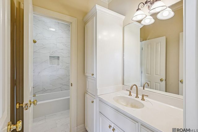 17847 Pecan Shadows Dr, Baton Rouge, LA 70810