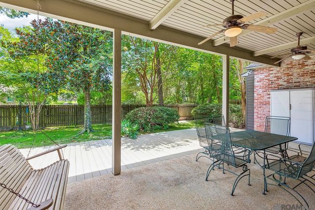 17847 Pecan Shadows Dr, Baton Rouge, LA 70810