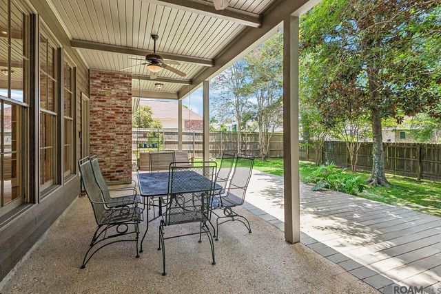 17847 Pecan Shadows Dr, Baton Rouge, LA 70810