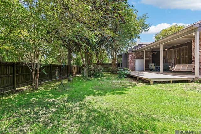 17847 Pecan Shadows Dr, Baton Rouge, LA 70810