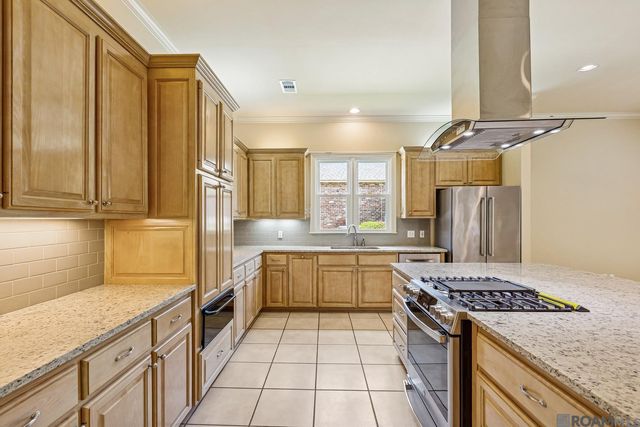 17847 Pecan Shadows Dr, Baton Rouge, LA 70810