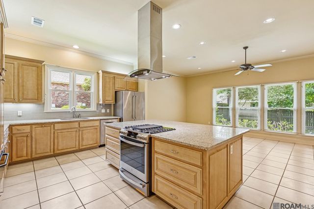 17847 Pecan Shadows Dr, Baton Rouge, LA 70810