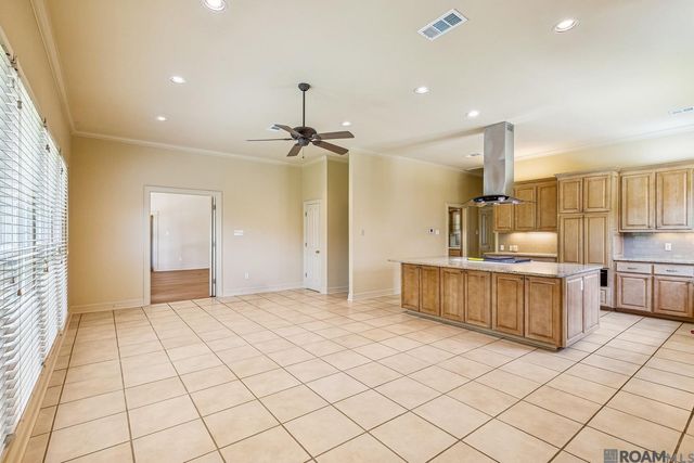17847 Pecan Shadows Dr, Baton Rouge, LA 70810