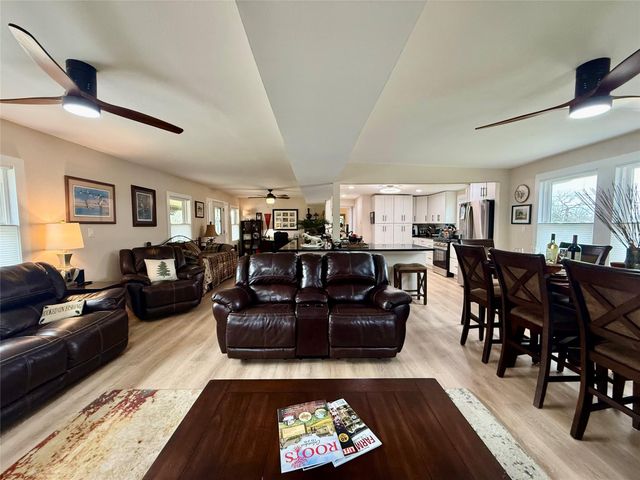 302444 Plantation, Damon, TX 77430