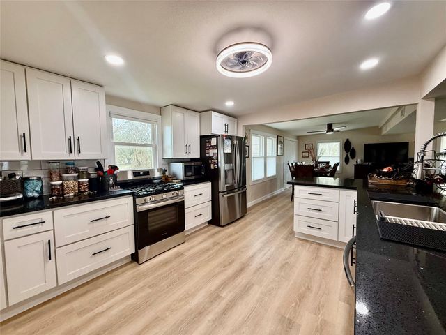 302444 Plantation, Damon, TX 77430