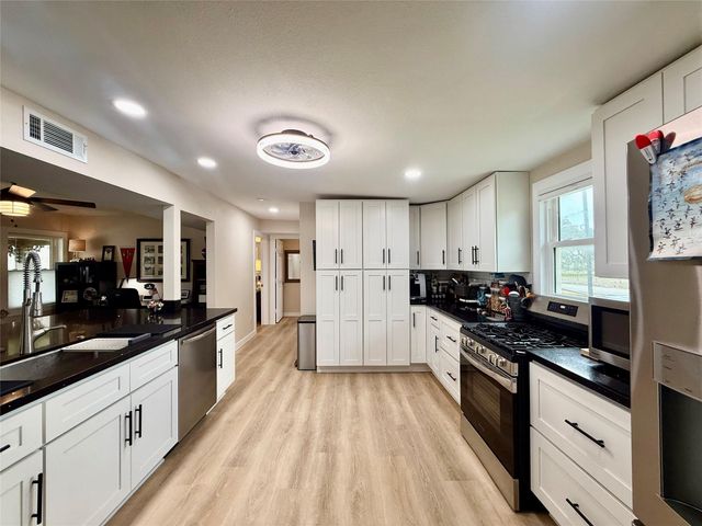 302444 Plantation, Damon, TX 77430