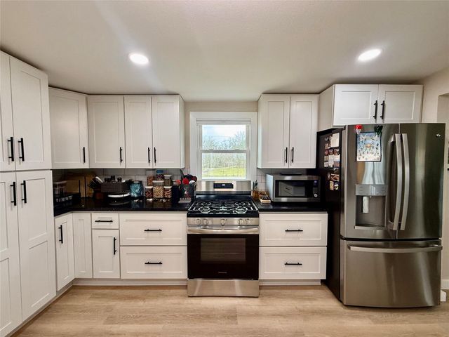 302444 Plantation, Damon, TX 77430