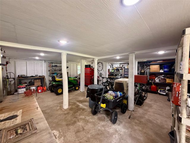 302444 Plantation, Damon, TX 77430
