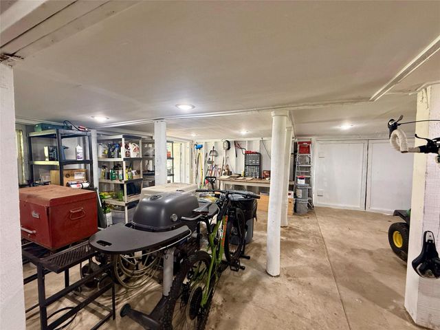 302444 Plantation, Damon, TX 77430