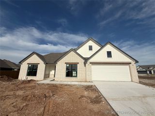 6111 E 124th Place S, Bixby, OK 74008
