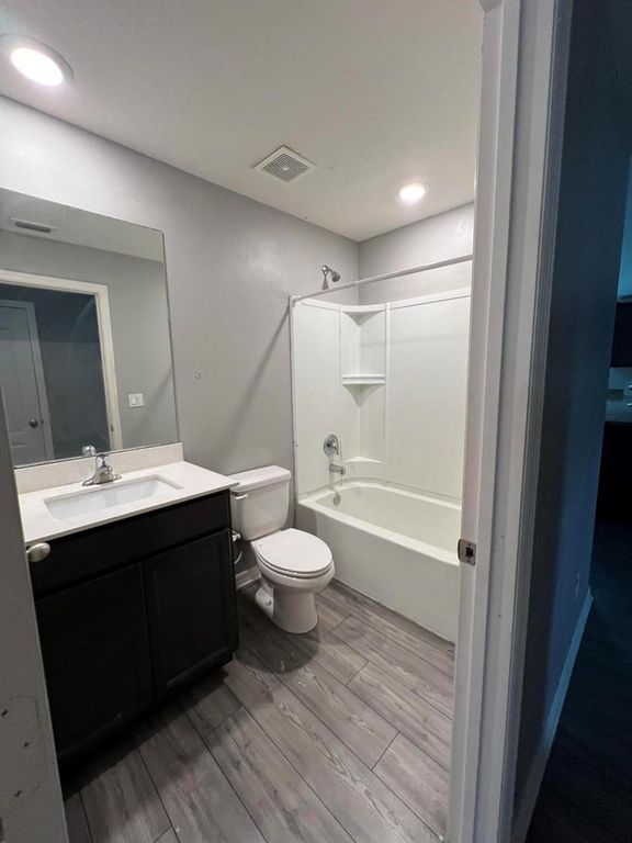 Image 7 of property listing at 5516 Jamboree Drive, Fort Pierce, FL 34947