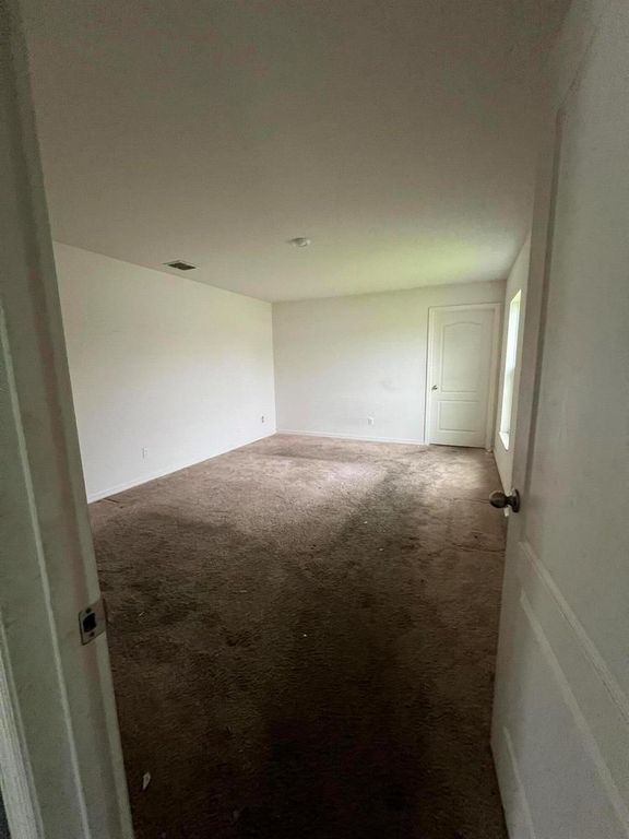 Image 8 of property listing at 5516 Jamboree Drive, Fort Pierce, FL 34947
