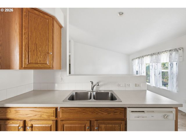1230 Rupp St, Eugene, OR 97402