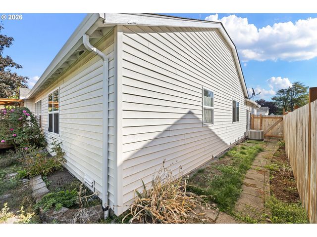 1230 Rupp St, Eugene, OR 97402