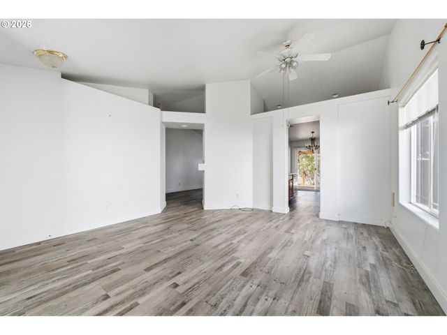 1230 Rupp St, Eugene, OR 97402
