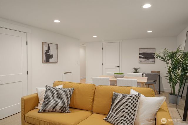 7341 B 21st Avenue NE, Seattle, WA 98115