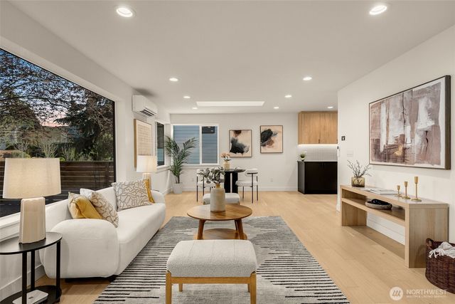 7341 B 21st Avenue NE, Seattle, WA 98115