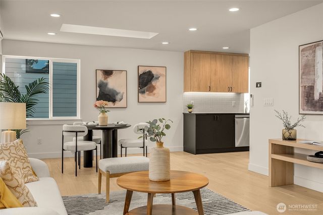 7341 B 21st Avenue NE, Seattle, WA 98115