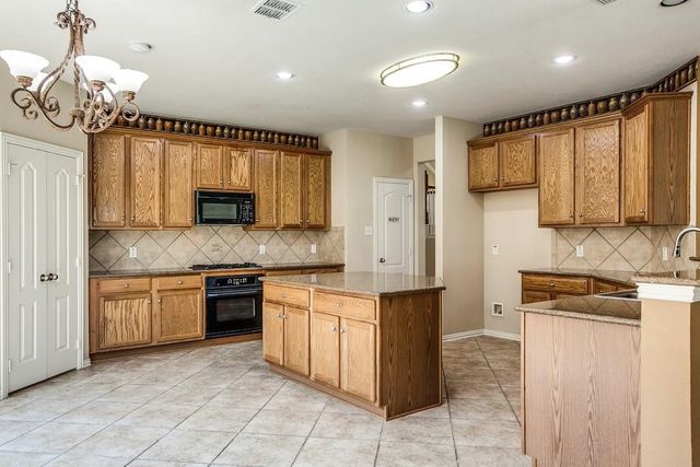 8810 Weston Lane, Lantana, TX 76226