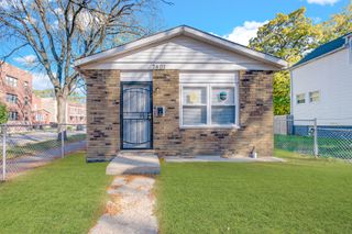 7401 S Blackstone Avenue, Chicago, IL 60619