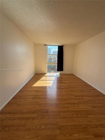 16950 W Dixie Hwy A526 Hwy A 526, North Miami Beach, FL 33160