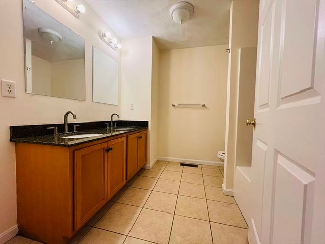 18 Dale St 8B, Andover, MA 01810