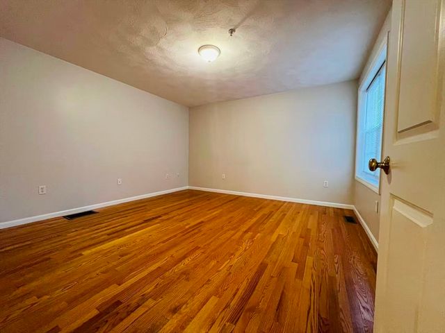 18 Dale St 8B, Andover, MA 01810