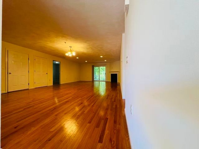 18 Dale St 8B, Andover, MA 01810