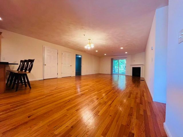 18 Dale St 8B, Andover, MA 01810