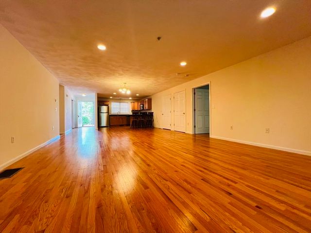 18 Dale St 8B, Andover, MA 01810