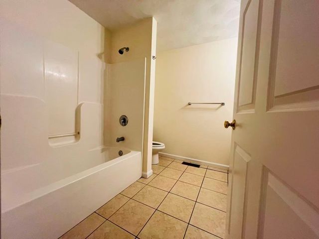 18 Dale St 8B, Andover, MA 01810