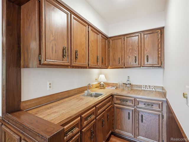 2463 Kimberly Fair Street, Rochester Hills, MI 48309
