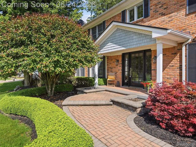 2463 Kimberly Fair Street, Rochester Hills, MI 48309