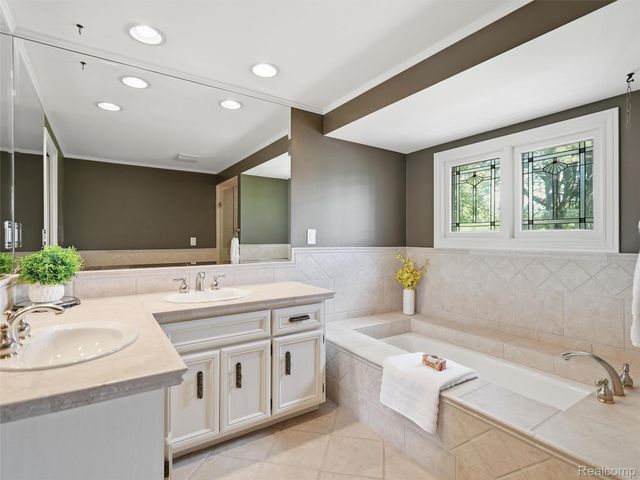 2463 Kimberly Fair Street, Rochester Hills, MI 48309