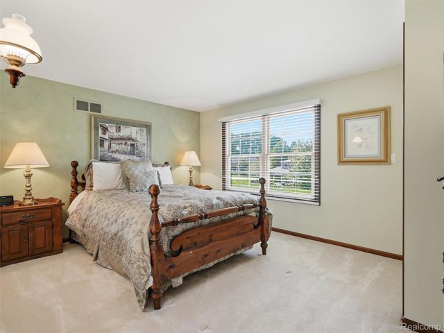 2463 Kimberly Fair Street, Rochester Hills, MI 48309