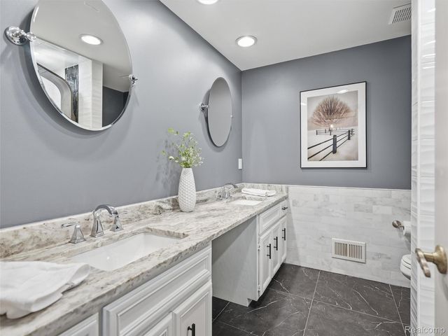2463 Kimberly Fair Street, Rochester Hills, MI 48309