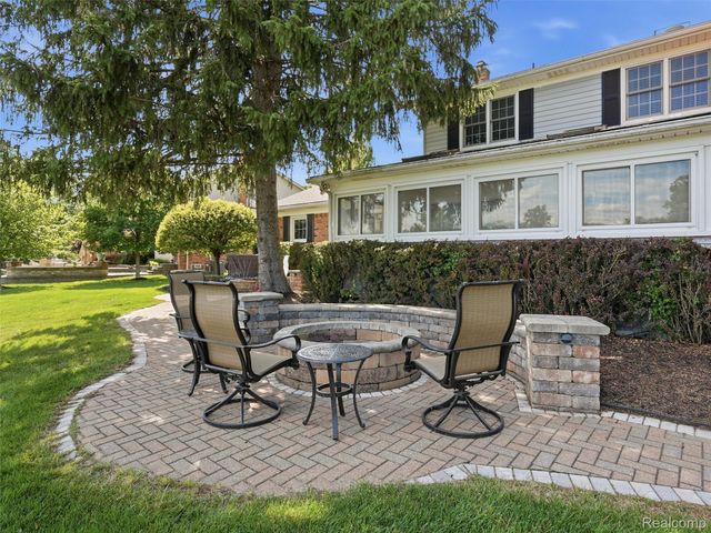 2463 Kimberly Fair Street, Rochester Hills, MI 48309