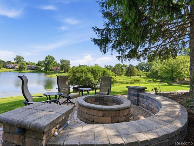 2463 Kimberly Fair Street, Rochester Hills, MI 48309