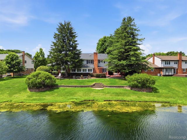 2463 Kimberly Fair Street, Rochester Hills, MI 48309