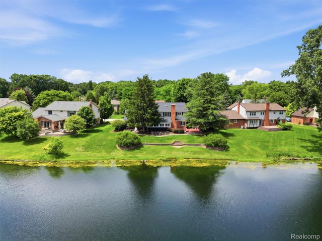 2463 Kimberly Fair Street, Rochester Hills, MI 48309