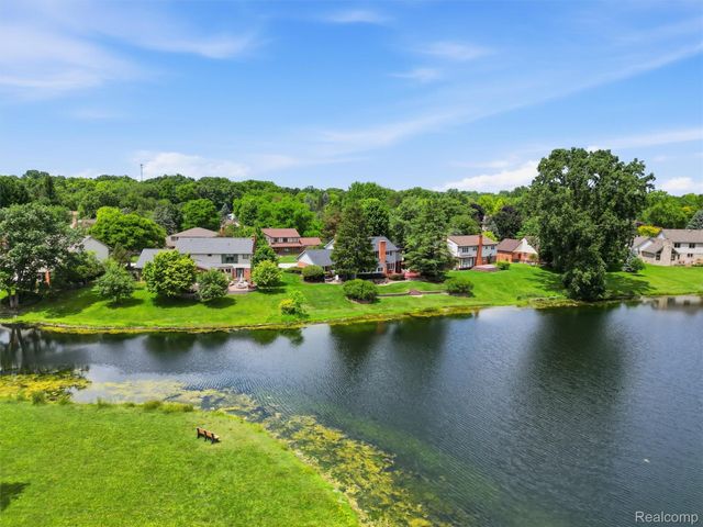2463 Kimberly Fair Street, Rochester Hills, MI 48309