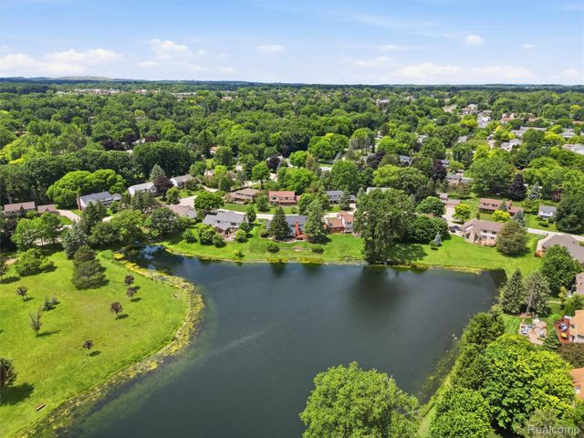 2463 Kimberly Fair Street, Rochester Hills, MI 48309