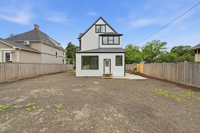 121 N Kensington Avenue, La Grange, IL 60525