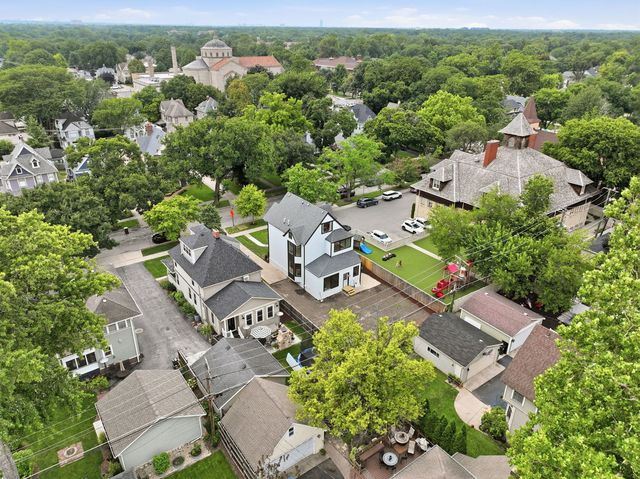 121 N Kensington Avenue, La Grange, IL 60525