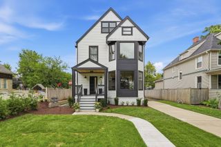 121 N Kensington Avenue, La Grange, IL 60525