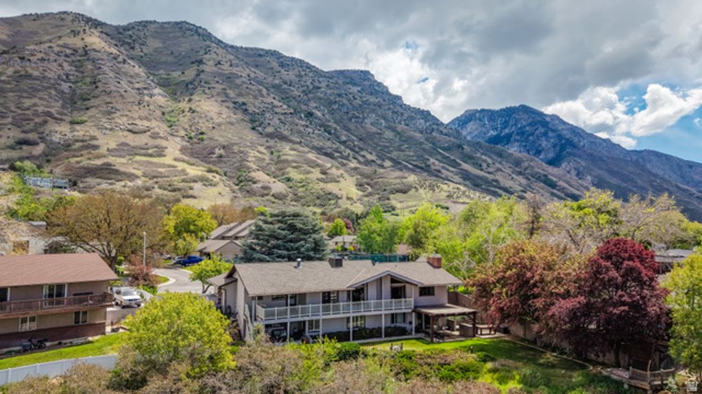 Image 9 of property listing at 3675 N LITTLE ROCK LN, Provo, UT 84604