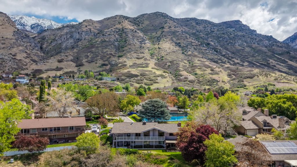 Image 10 of property listing at 3675 N LITTLE ROCK LN, Provo, UT 84604